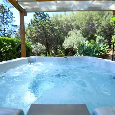 Βίλα With Jacuzzi In Torre delle Stelle