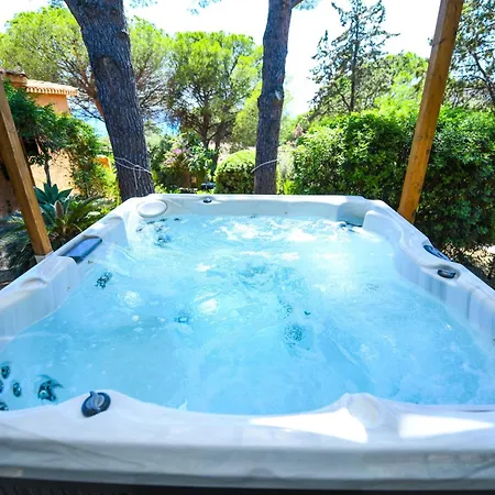 With Jacuzzi In 토레 델레 스텔레